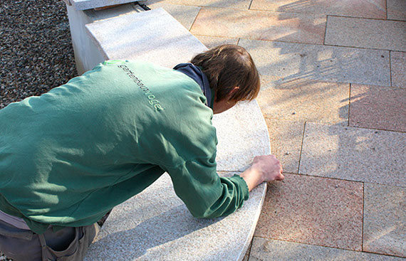 Stein setzen Gartenbau Vogel