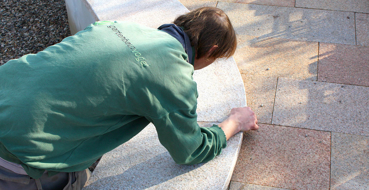 Stein setzen Gartenbau Vogel